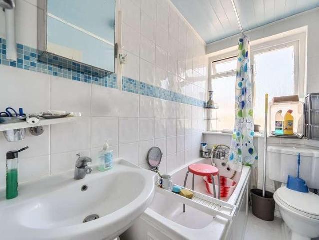 Flat for sale in Kingsbury, Greater London