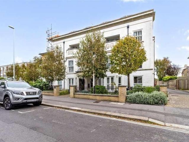 Flat for sale in West Worthing, Worthing