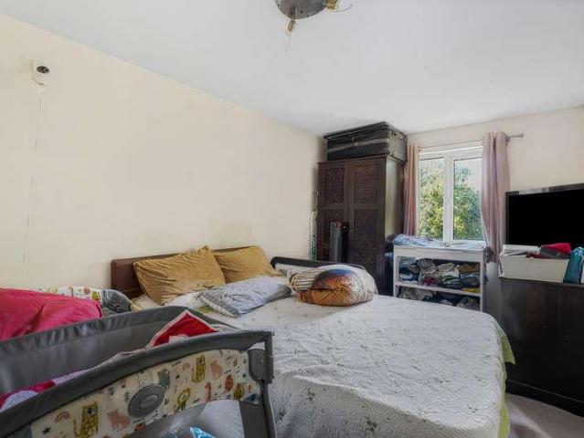 Flat for sale in Enfield Lock, Greater London
