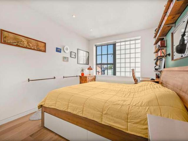 Flat for sale in Canonbury, Greater London