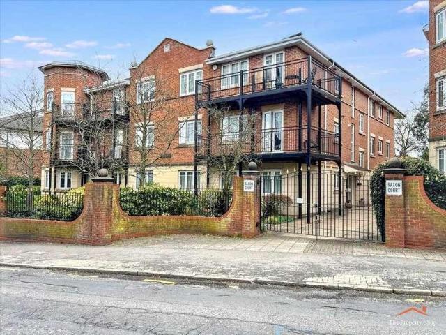 Flat for sale in Greater London