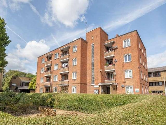 Flat for sale in Rotherhithe, Greater London