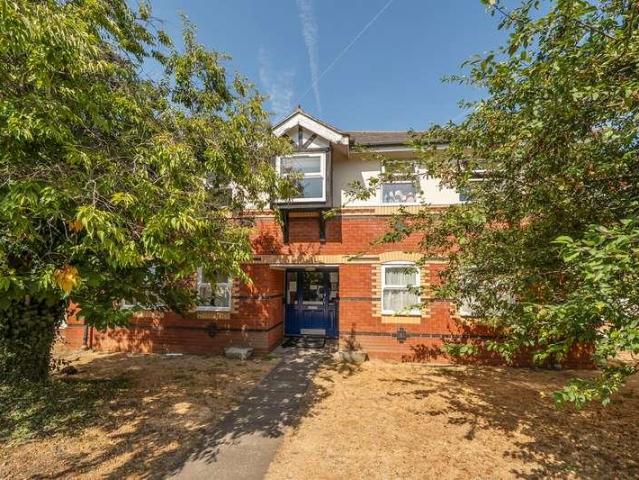 Flat for sale in Reading