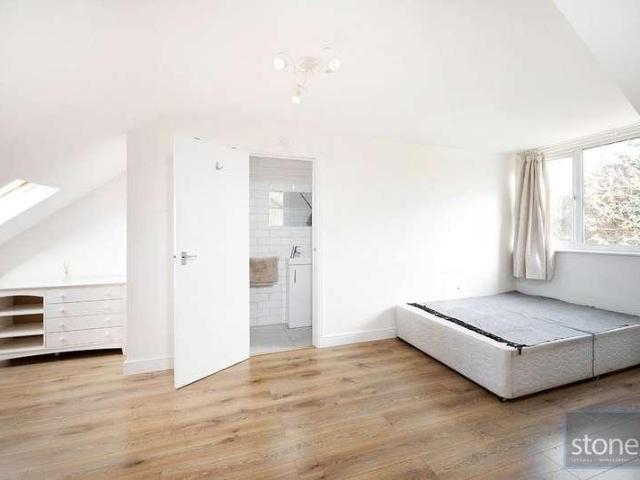 Flat for sale in Colney Hatch, Greater London