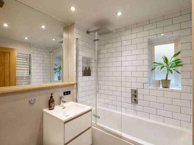 Flat for sale in Denmark Hill, Greater London