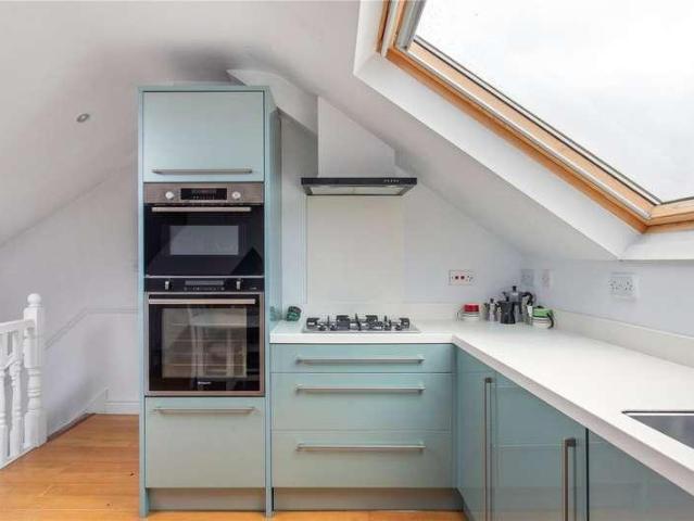 Flat for sale in Balham, Greater London