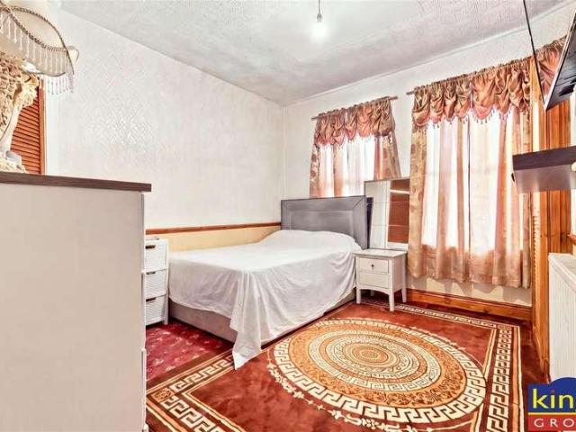 Flat for sale in Leyton, Greater London