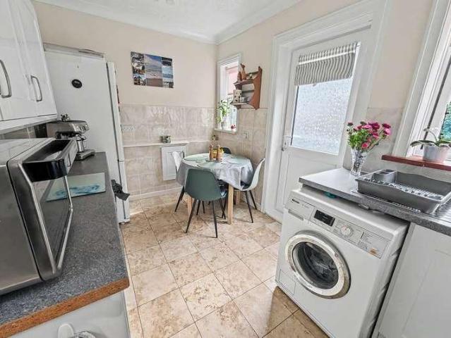 Flat for sale in Pokesdown, Bournemouth