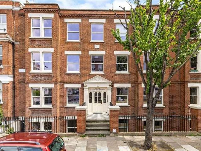 Flat for sale in Fulham, Greater London