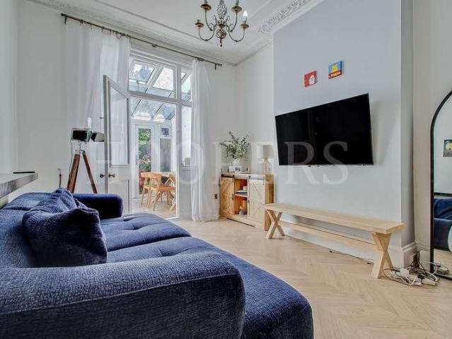 Flat for sale in Greater London
