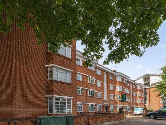 Flat for sale in London Borough of Ealing, Greater London