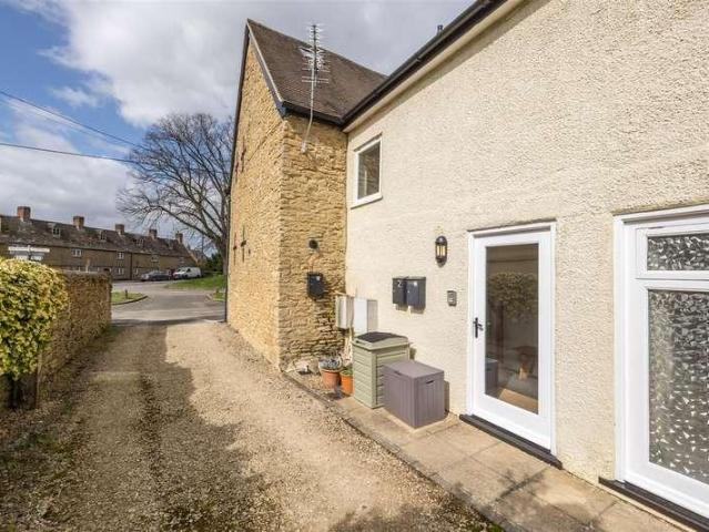 Flat for sale in Bletchingdon, Cherwell