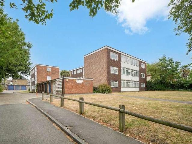 Flat for sale in London Borough of Croydon, Thornton Heath