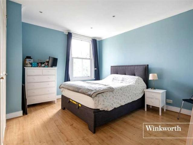 Flat for sale in New Barnet, Greater London