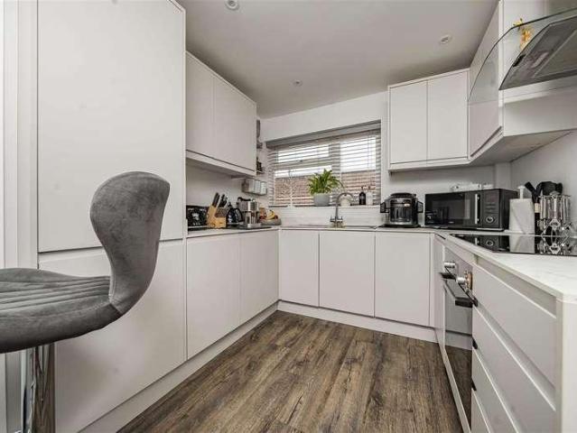 Flat for sale in Old Windsor