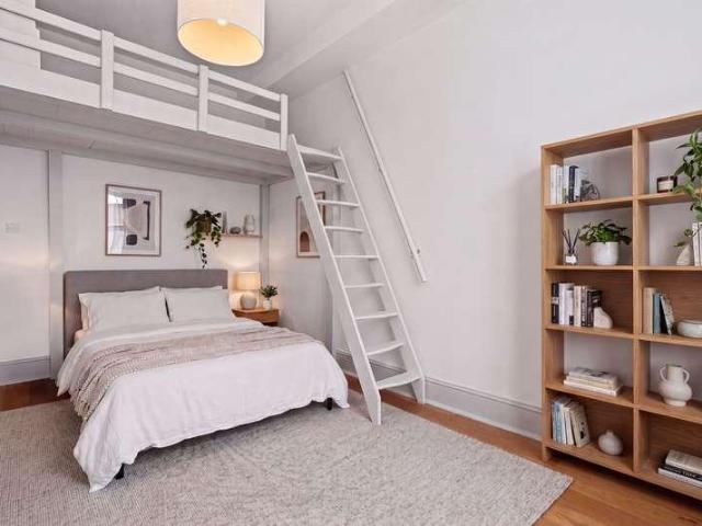 Flat for sale in Brownswood Park, Stoke Newington