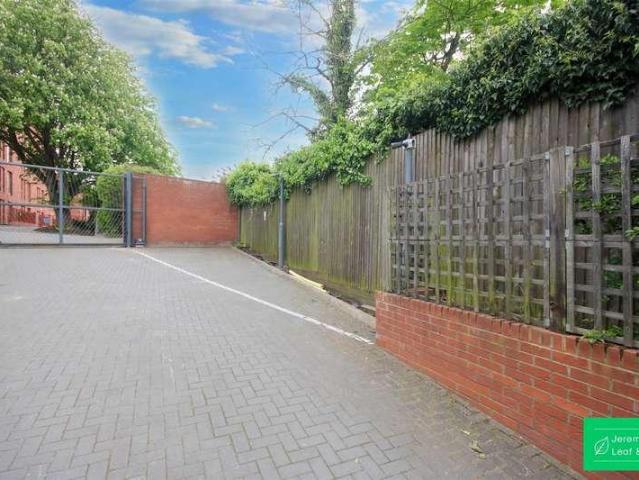 Flat for sale in London Borough of Barnet, Greater London