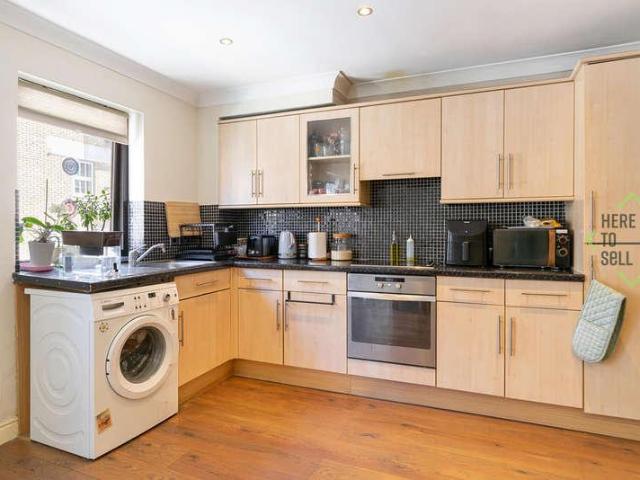 Flat for sale in Tower Liberty, Wapping