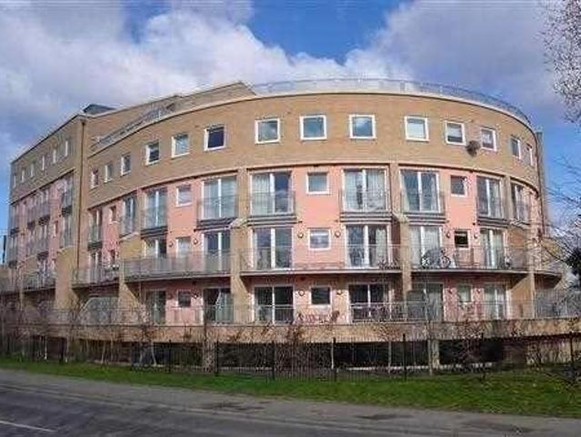 Flat for sale in Feltham, Bedfont