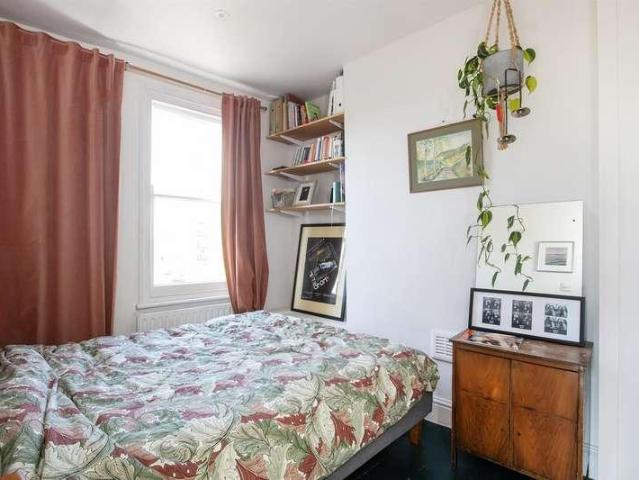 Flat for sale in Camberwell, Greater London