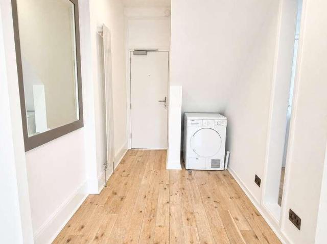 Flat for sale in High Barnet, Greater London