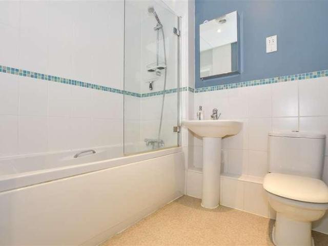 Flat for sale in Midway, Kent