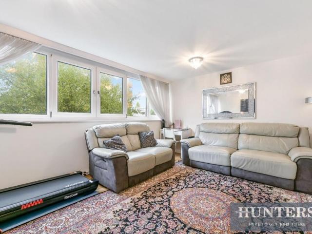 Flat for sale in London Borough of Hounslow, Heston