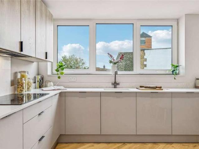 Flat for sale in London Borough of Merton, South Wimbledon