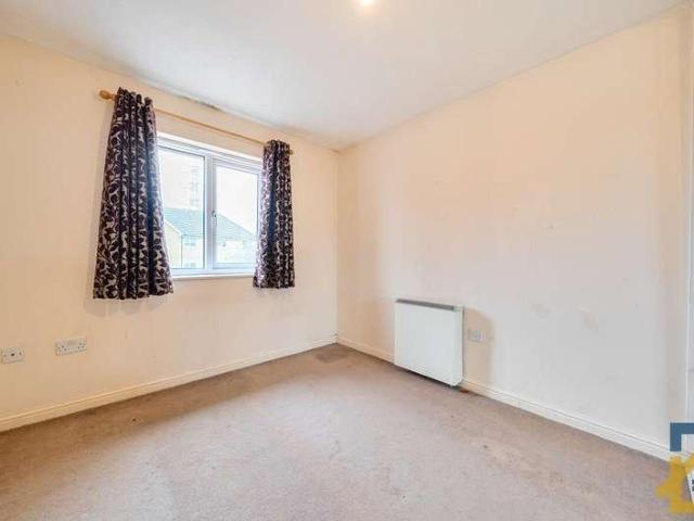 Flat for sale in Grays, Essex