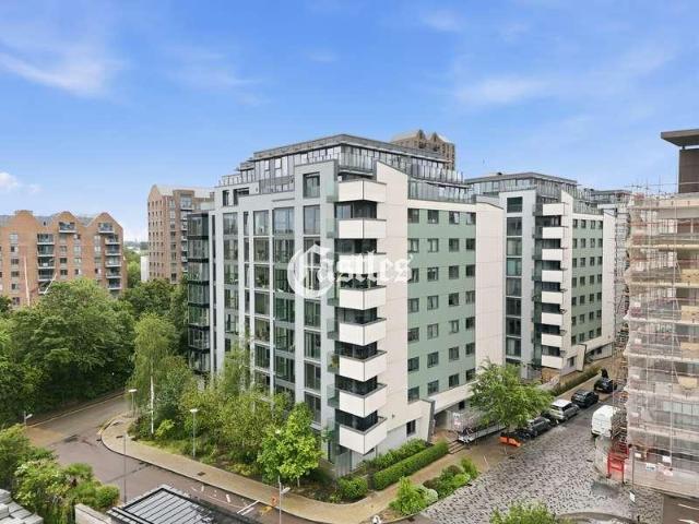 Flat for sale in Tottenham Hale, Greater London