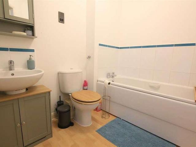 Flat for sale in Overslade, New Bilton