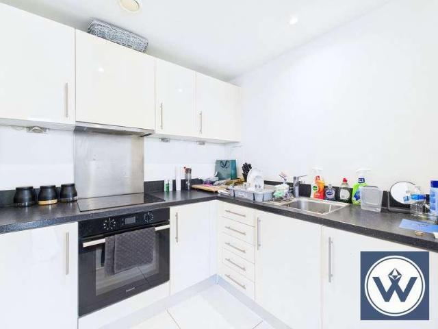 Flat for sale in Hayes, Greater London