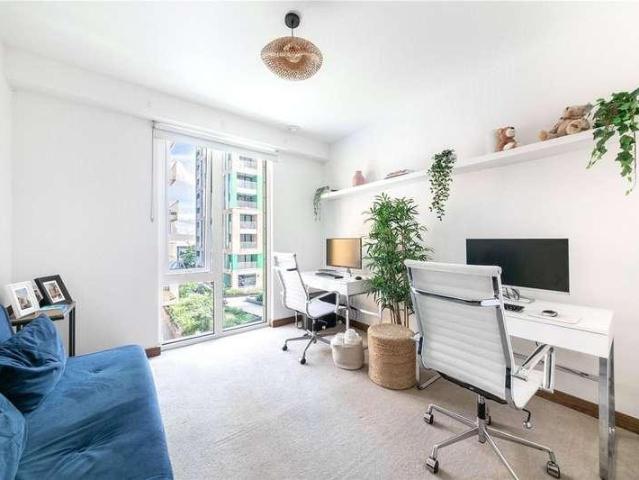 Flat for sale in East Greenwich, Greater London