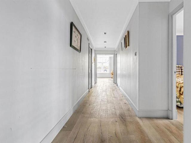 Flat for sale in London Borough of Merton, Merton Park