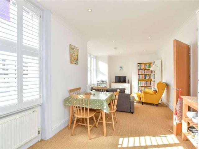 Flat for sale in Round Hill, Brighton
