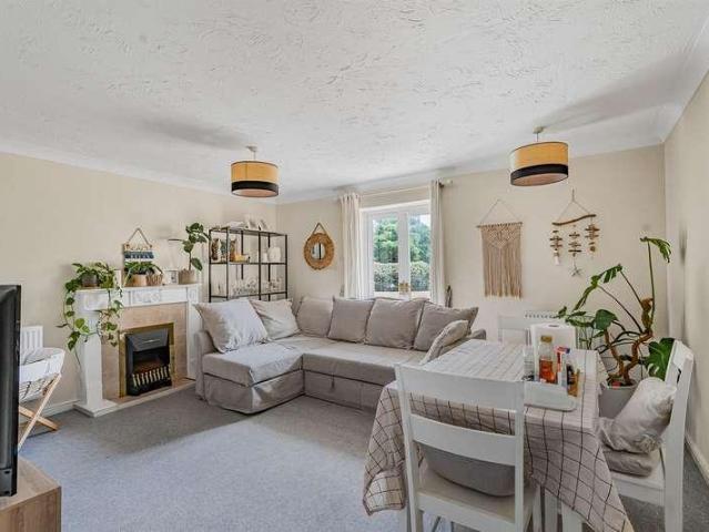 Flat for sale in Newtown, Reading