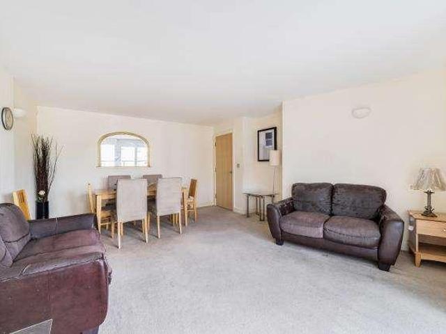 Flat for sale in Horsell, Woking