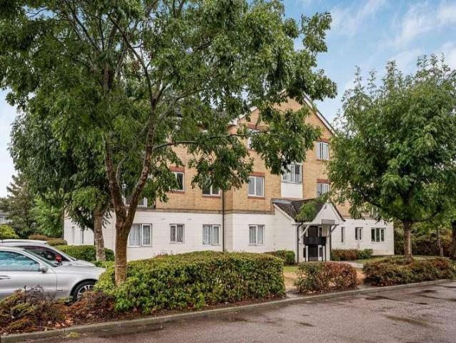 Flat for sale in Enfield Lock, Greater London