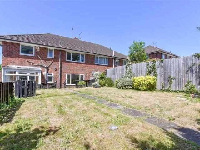 Flat for sale in Repton Manor, Bridgefield