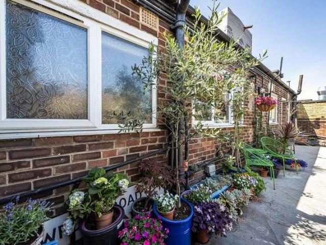 Flat for sale in London Borough of Lewisham, Deptford
