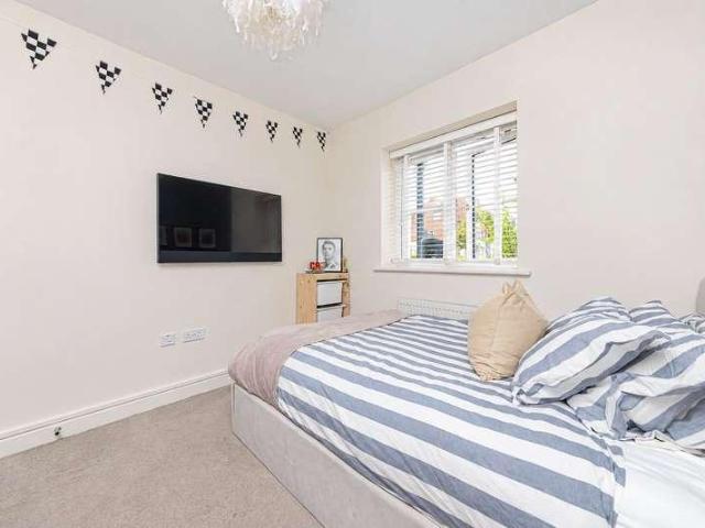 Flat for sale in Warfield, Newell Green