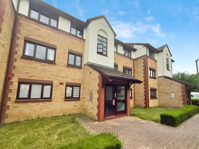 Flat for sale in Wallington, Hackbridge