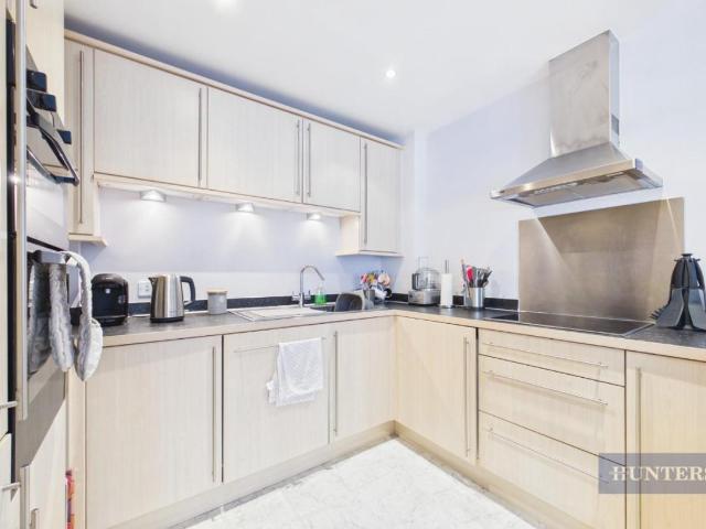 Flat for sale in Ocean Village, City Of Southampton