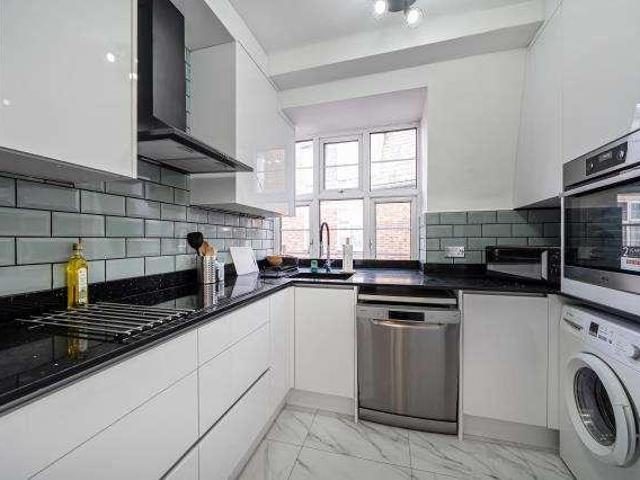 Flat for sale in Belsize Park, Greater London