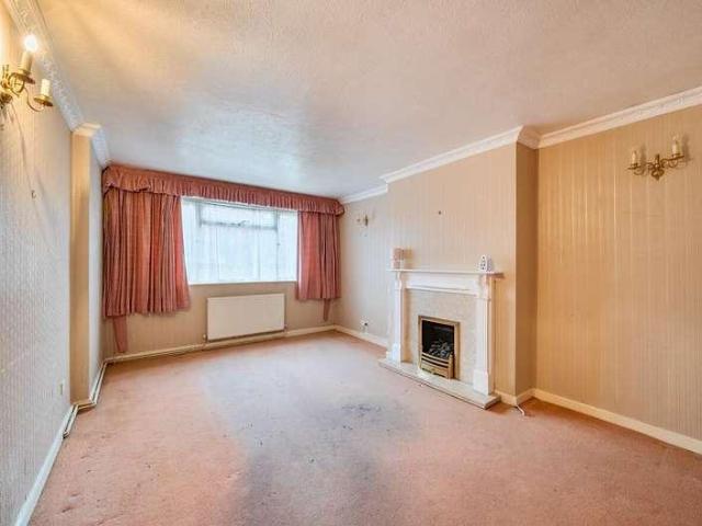 Flat for sale in Little Stanmore, Greater London