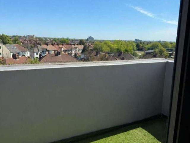 Flat for sale in Gants Hill, Greater London