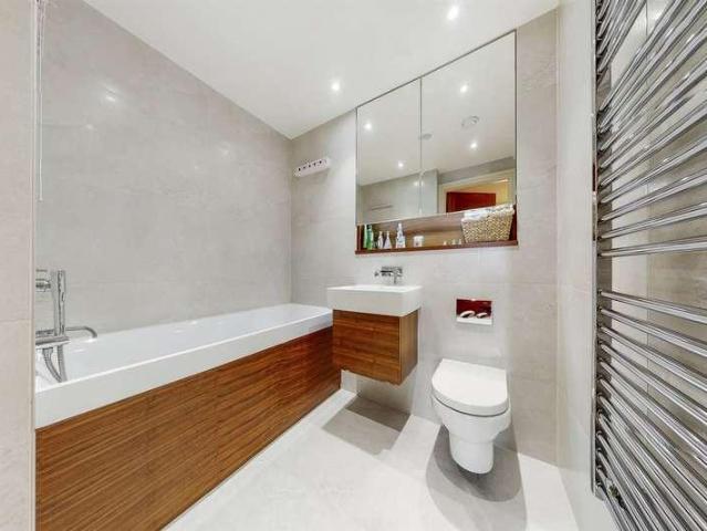 Flat for sale in Hendon, Greater London