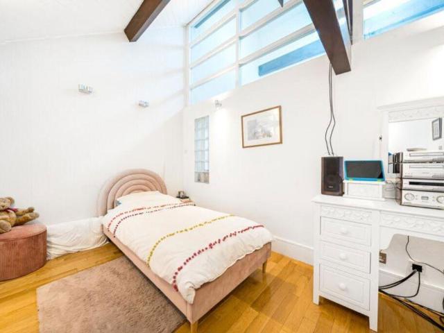 Flat for sale in Blackfen, Greater London