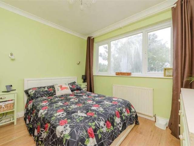 Flat for sale in Barnehurst, Greater London