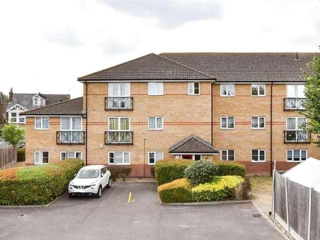 Flat for sale in Rush Green, Greater London